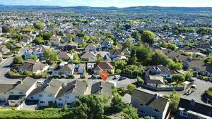 Aerial/Setting- click for photo gallery